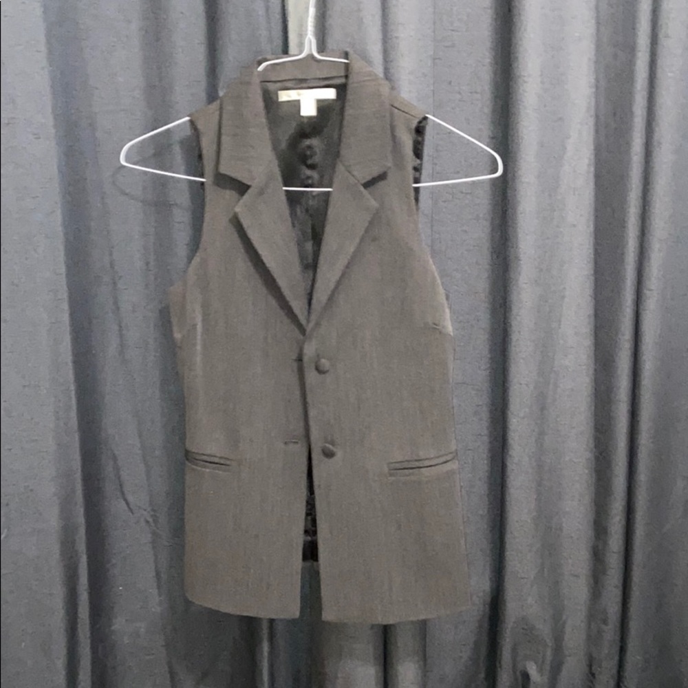 Jenny Han vest